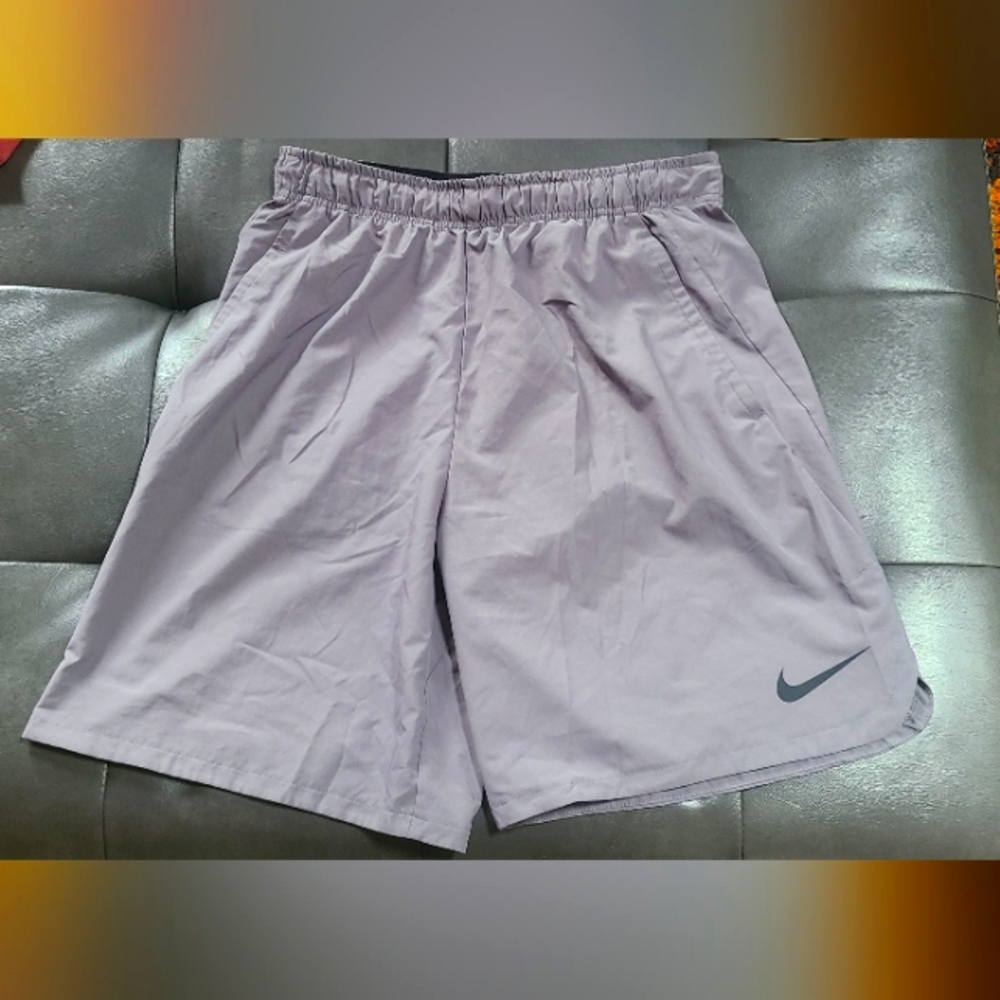 Nike Mens DRY-FIT shorts Medium